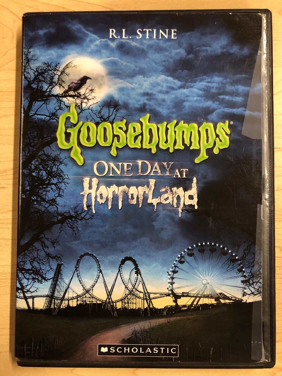 Goosebumps - One Day at HorrorLand (DVD, R.L. Stine, 2015) - K0218