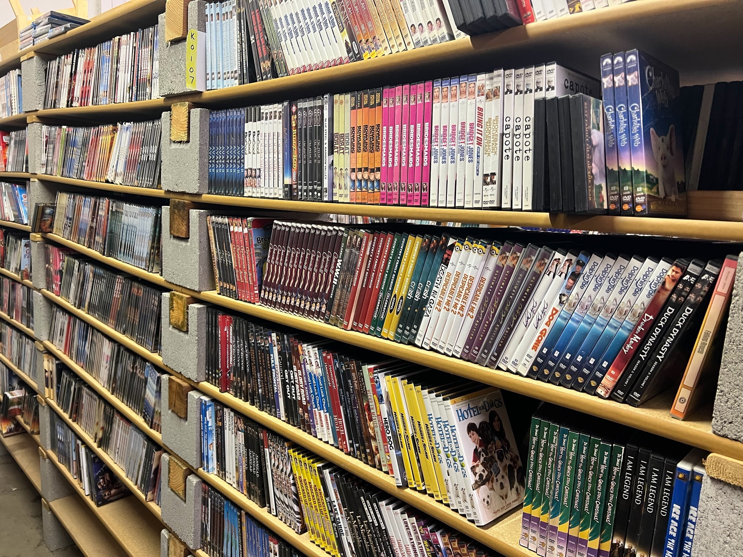 Dvd In Store 100 DVD Lot - Random surplus DVDs off the retail shelf – DVDs4Me